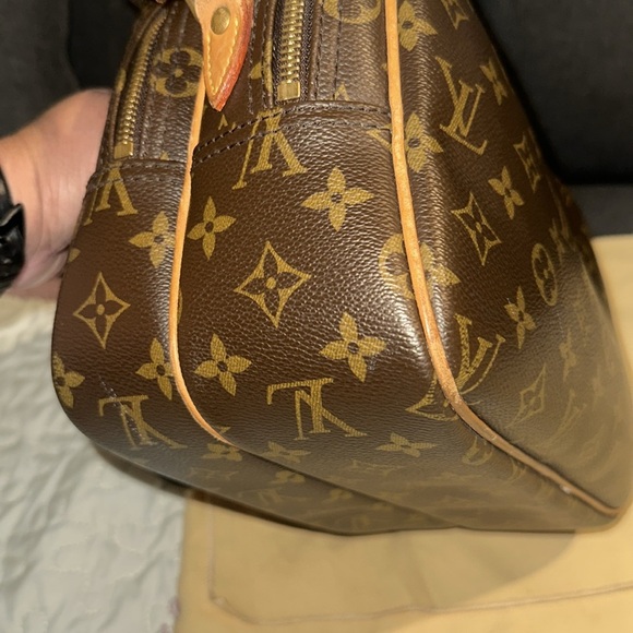 Louis Vuitton Brown Monogram Messenger Bag
Reporter. - Picture 9 of 14